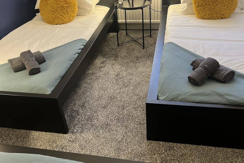 *Kingston house/*contractors/* long stays/*discount/*free parking in Bolton, Greater Manchester