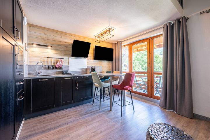 Gîte pour 4 personnes, avec jardin ainsi que bassin pour enfant et sauna, adapté aux familles à Valloire - 2