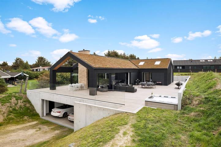 Ferienhaus für 10 Personen, mit Terrasse und Sauna sowie Whirlpool in Blokhus