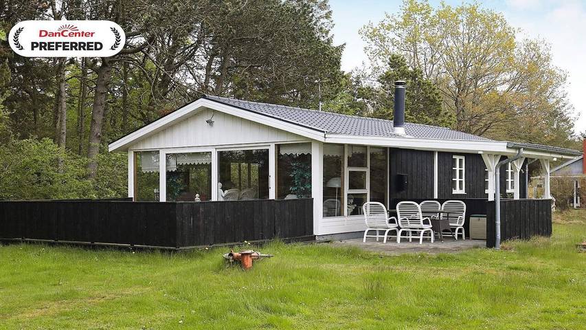 Feriehus for 4 personer, med terrasse, dyr tillatt i Hou