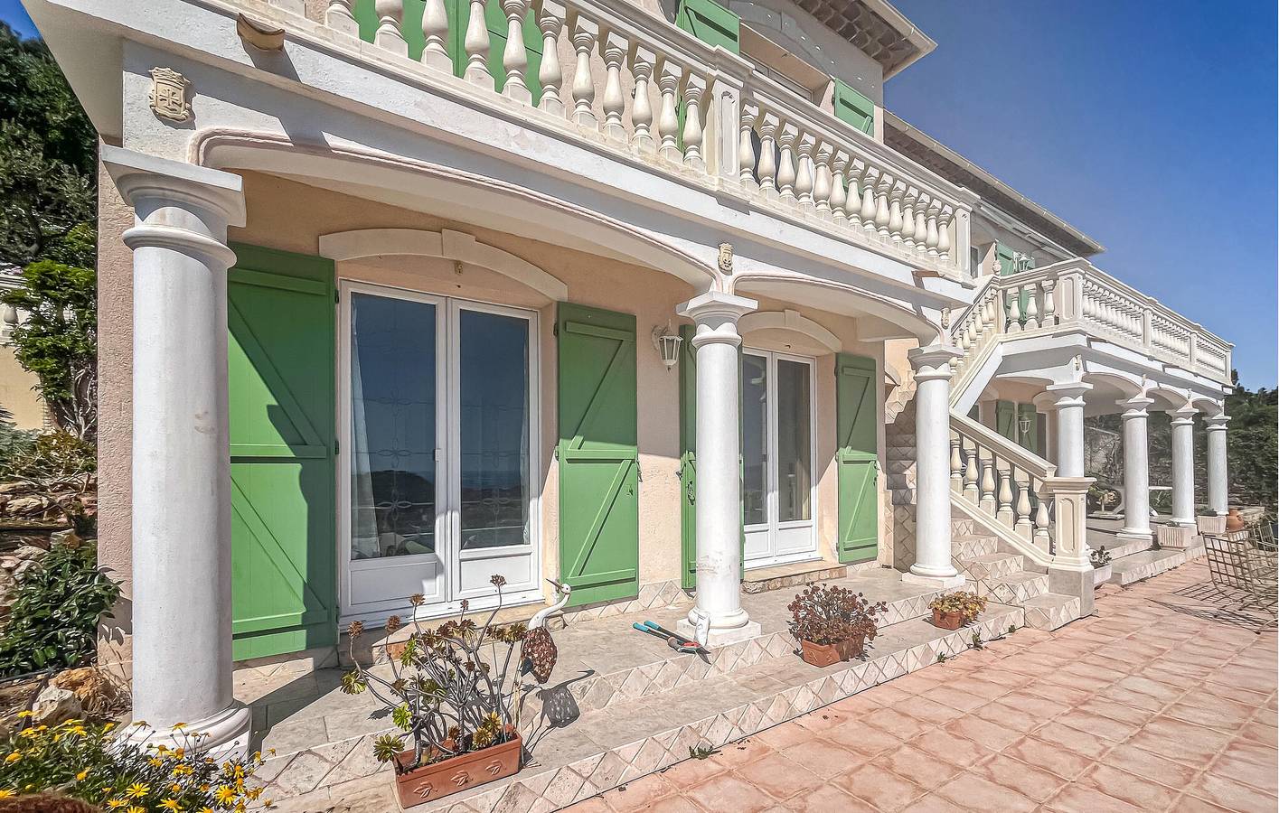 Seaside Apartment with Pool, Terrace & Wi-Fi - 1.5km to the Beach in Cavalaire-sur-Mer, Mediterranean Coast (France)