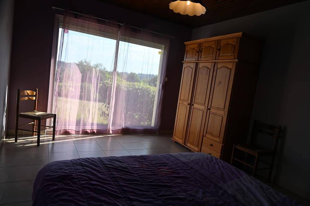 Cottage in the countryside with private pool, covered summer kitchen at thégra in Thégra, Massif Central