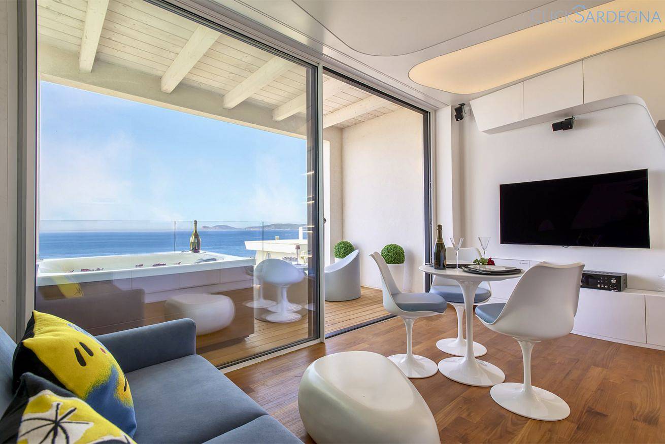 Ganze Wohnung, Amare Penthouse mit Whirlpool mit Blick auf das Meer in Sant'Anna, Alghero