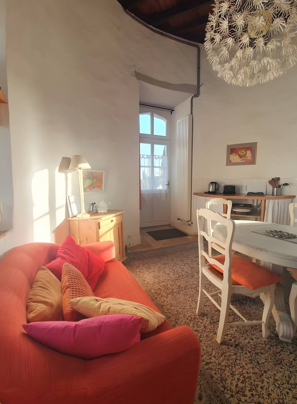 Casa Vacacional 'Tour-moulin' con Terraza Privada, Jardín Privado y Wi-Fi in Bouchemaine, Valle del Loira