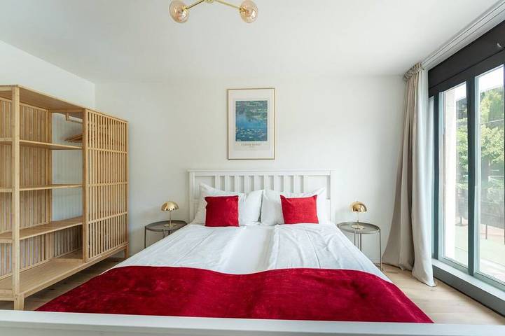 Geheel appartement, Mountain View Luxury Apt at Interlaken West • AC • BBQ by SwissDreamLiving in Interlaken, Meer van Thun