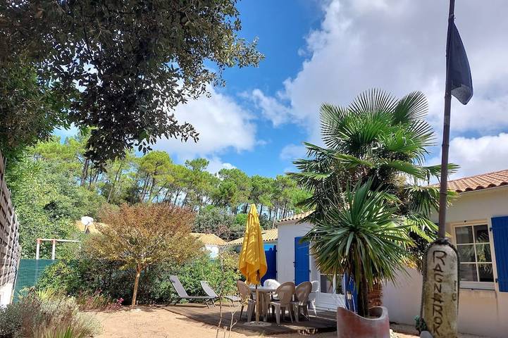 Location de vacances pour 7 personnes, avec Terrasse ainsi que Jardin et Sauna dans Grande Plage Domino