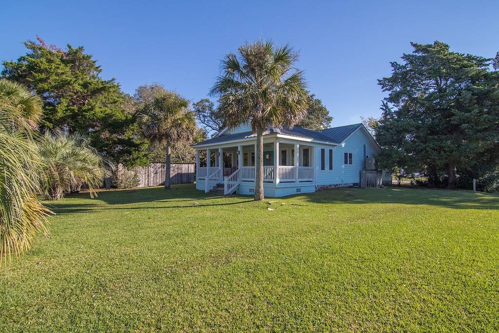 Entspannen Sie am Fluss im Cottage at Cedar Point - Kayaker's Dream! in Camp Lejeune