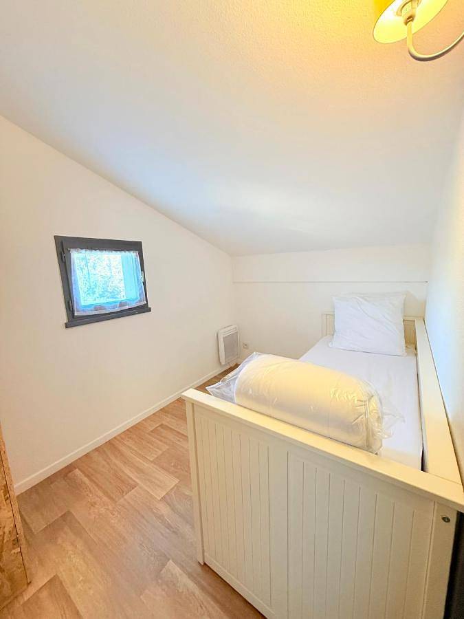 Vakantiepark voor 5 personen, with Terras and Tuin as well as Zwembad and Uitzicht in de Ardèche