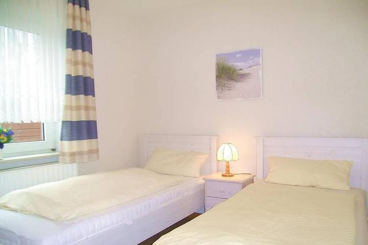 Ganze Wohnung, Ferienwohnung im Eg in Wyk auf Föhr – Terrasse, Garten & WLAN in Nordfriesische Inseln (Schleswig-Holstein) (Schleswig-Holstein), Wyk auf Föhr