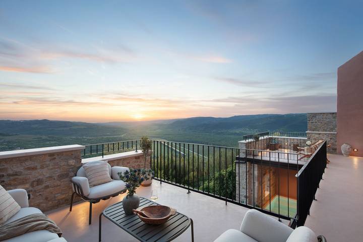 Ferienhaus für 8 Personen, mit Terrasse und Pool sowie Sauna und Ausblick in Motovun