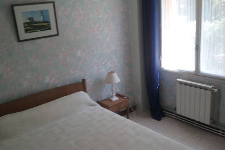 Apartamento entero, Cerca de las playas y del centro, tranquilo + espacio + frescura para 4/6 personas en la planta baja in Saint-Georges-de-Didonne, Côte de Beauté