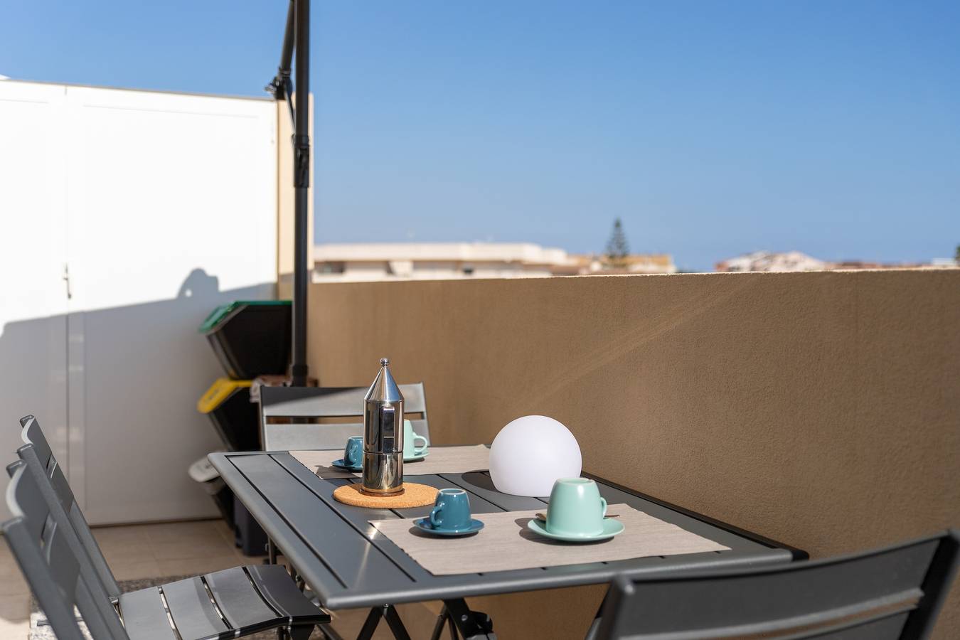 Appartamento intero, Alloggio vacanze "Brezzadisudest" con Wi-Fi e area esterna privata in Ragusa, Provincia di Ragusa