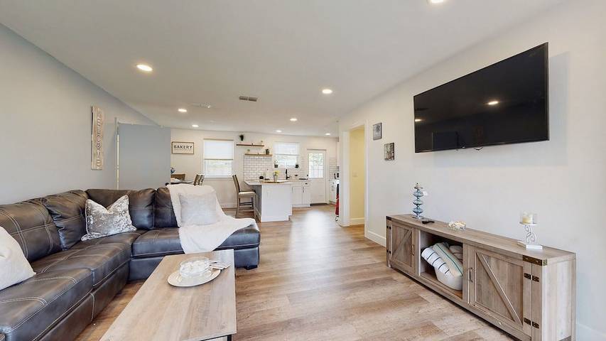 Vacation house for 12 people, with yard, with pets in Jacksonville Beach