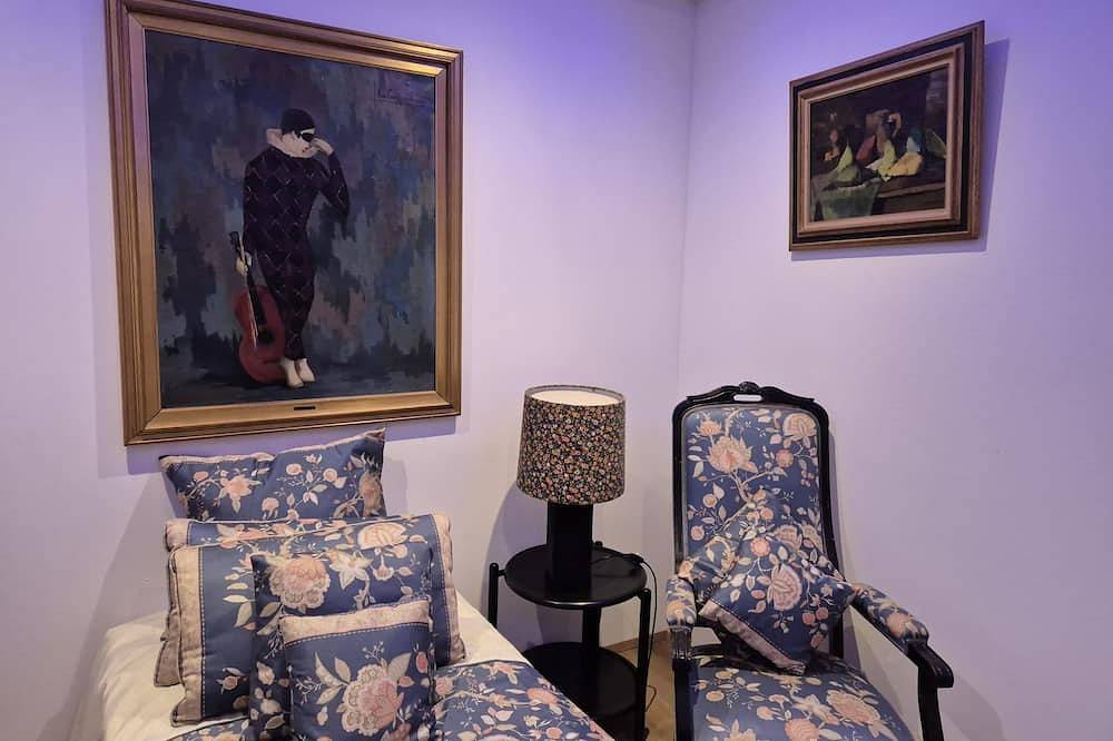 Entire apartment, Standard Apartment with Artistic Flair in Wuppertal, Bergisch region
