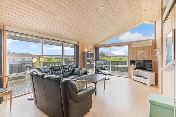 Ferienhaus für 6 Personen, mit Balkon/Terrasse und Whirlpool sowie Terrasse und Sauna in Holmsland Klit - 2