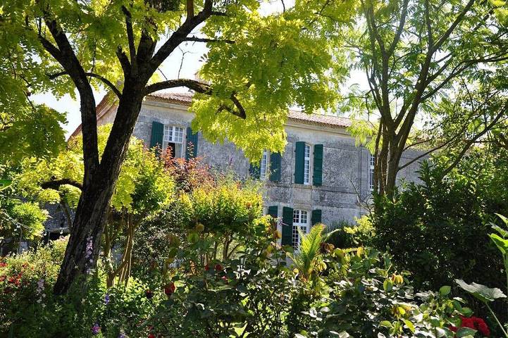 Location de vacances pour 10 personnes, avec jardin à Nieulle-sur-Seudre