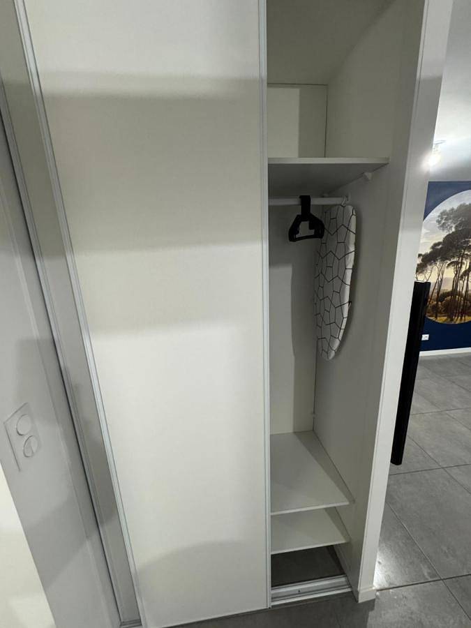 Appartement entier, T3 10 min de aeroport St exupery plein centre ville in La Verpillière, Région de La Tour-du-Pin