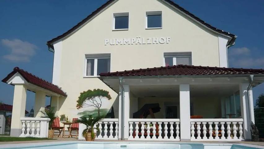 Ferienwohnung für 3 Personen, mit Pool und Garten sowie Balkon in Witzelroda