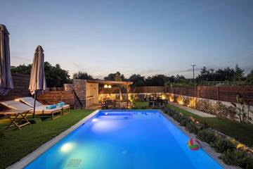 Ferienwohnung für 4 Personen, mit Pool und Whirlpool sowie Balkon in Archangelos