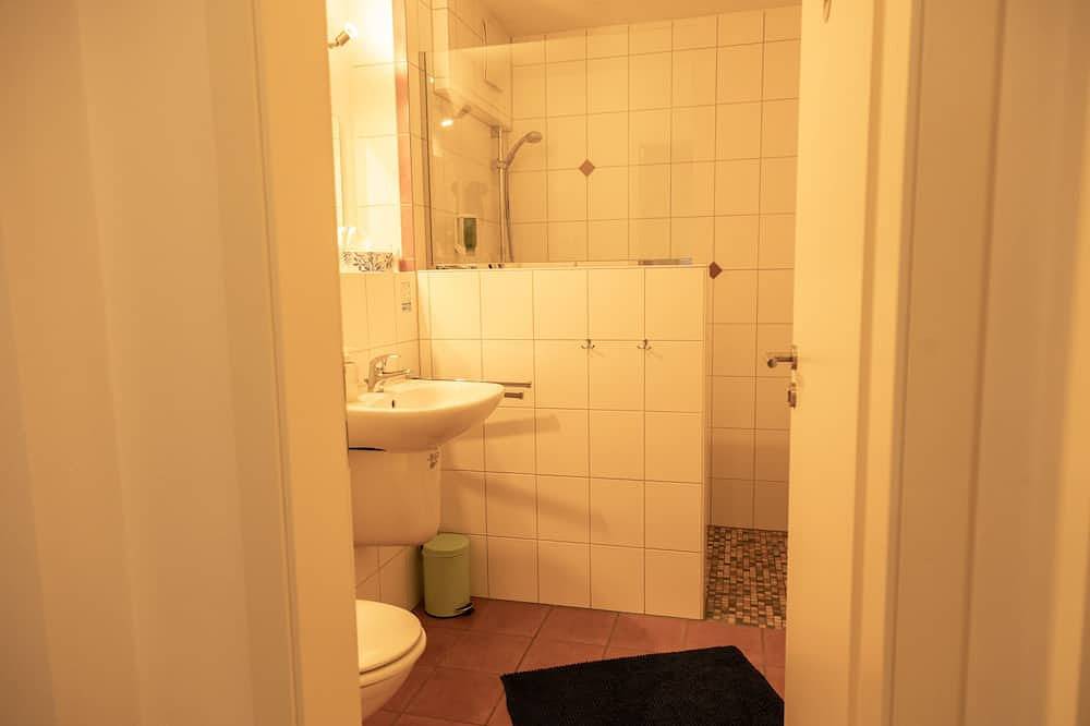 Doppelzimmer mit Gemeinschaftsbad im Souterrain in Rheinbreitbach, Mittelrhein