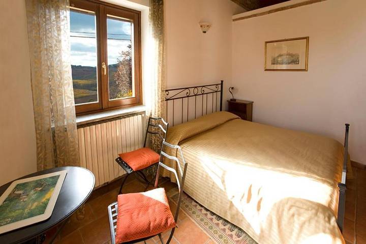 Agriturismo per 2 persone, con terrazza e panorama, con animali domestici in Neive