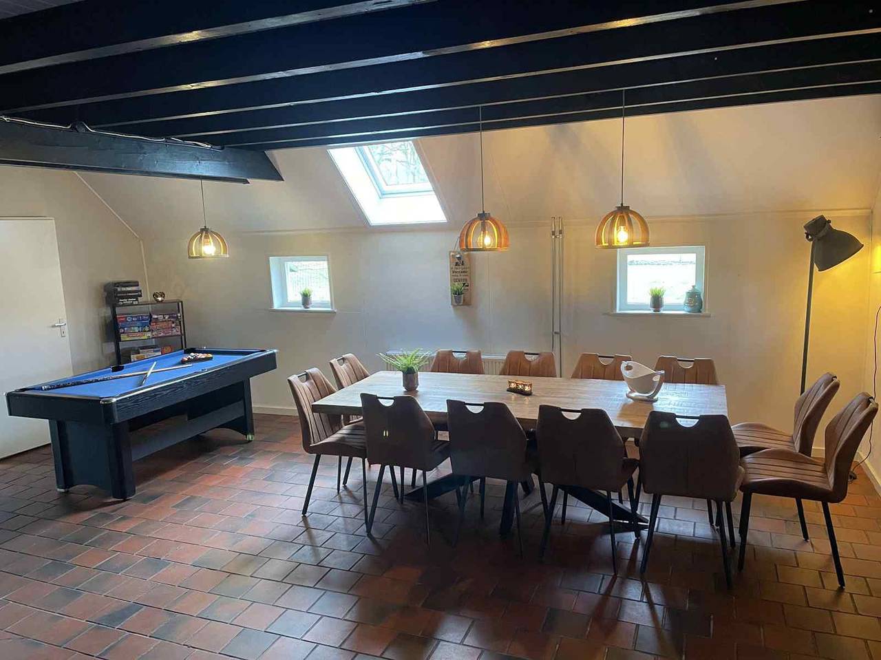 Schönes Ferienhaus für 12 Personen mitten im Wald in Drenthe mit Whirlpool in Drenthe