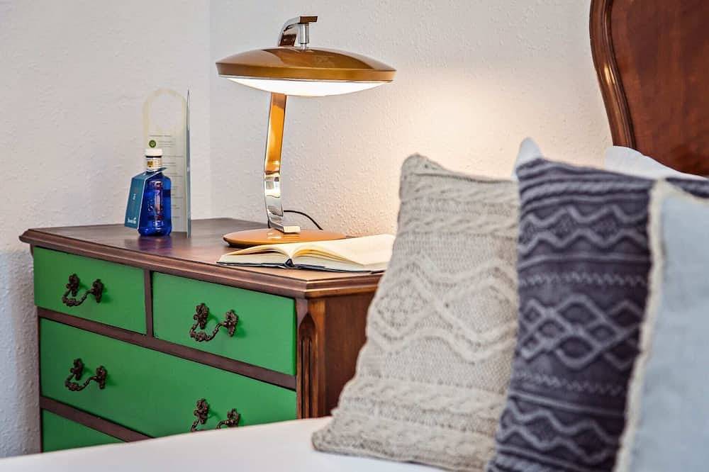 Entire apartment, Sweett | Urgell - Three Bedroom Apartment, Sleeps 8 in Barcelona Centre, Barcelona