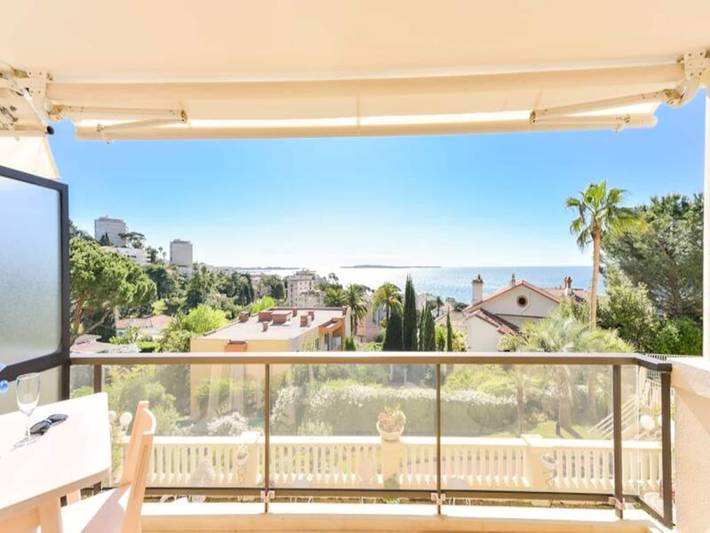 Appartement de vacances pour 3 personnes, avec terrasse et piscine, adapté aux familles dans Cannes La Bocca