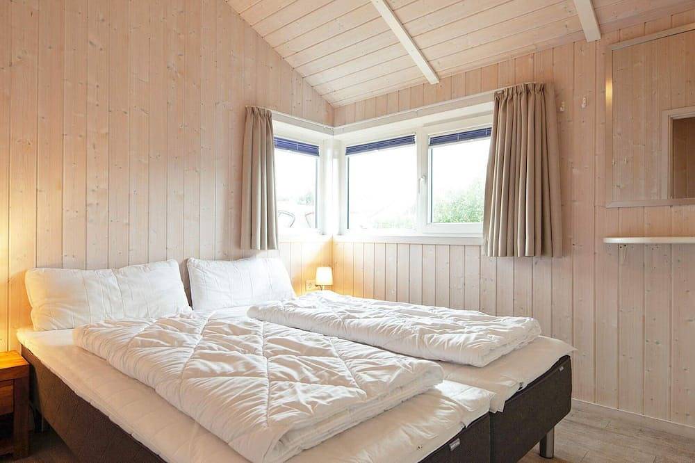 6 person holiday home in Groemitz in Lensterstrand, Grömitz
