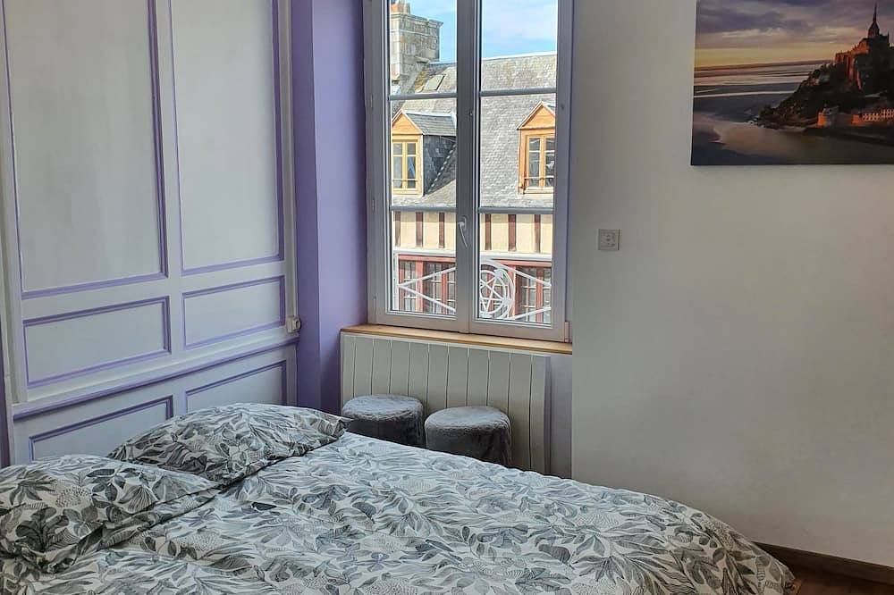 Apartamento entero, Fully furnished and equipped apartment in the courtyard of the Haut Manoir in Villedieu-les-Poêles, Côte de la Déroute