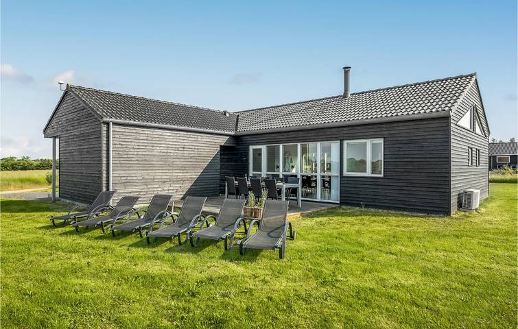 Ferienhaus für 10 Personen, mit Terrasse und Whirlpool sowie Garten und Sauna in Årø