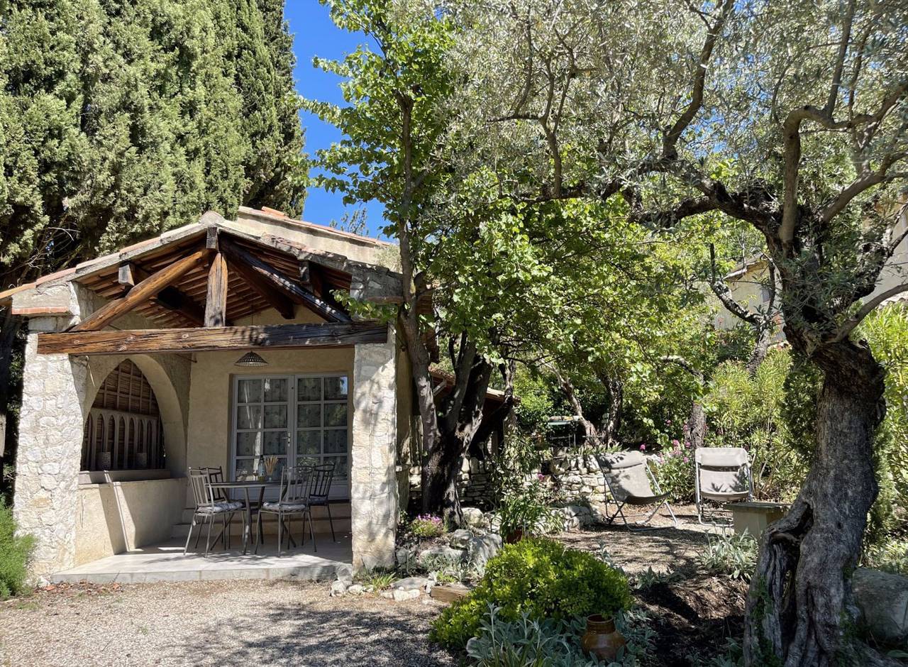 Superbe gîte - calme absolu - proche de L'Isle sur la sorgue in Pernes-les-Fontaines, Parc naturel régional du Mont-Ventoux