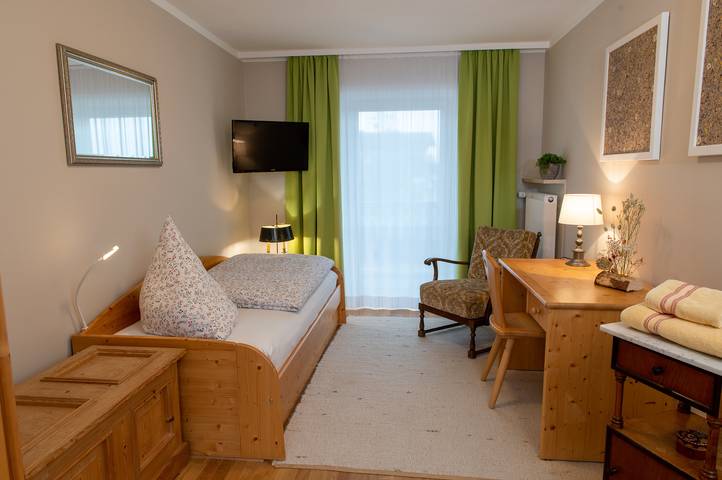 Gästehaus Nigglhof - Einzelzimmer mit Etagendusche/-Wc ohne Frühstück in Rimsting, Chiemsee