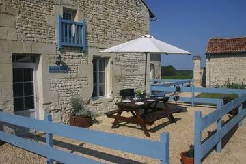 Gîte pour 6 personnes, avec terrasse à Prinçay