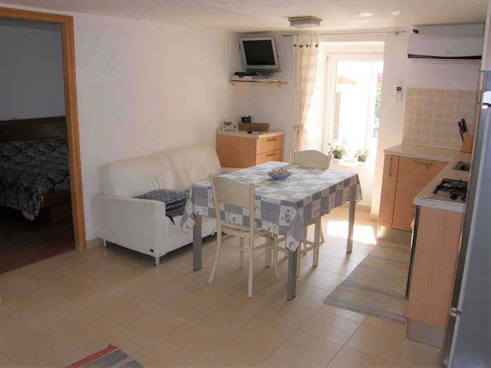 Apartamento vacacional entero, Apartamento vacacional en puerto, con aire acondicionado e internet in Baska, Krk (isla)