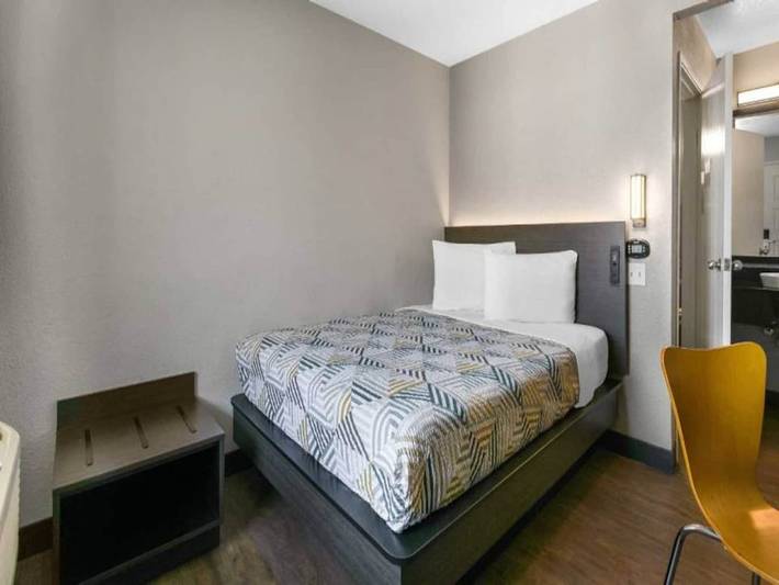 Ganze Wohnung, 1 Queen -bett | Rauchen in Merced, Merced County