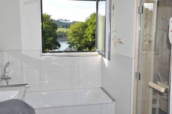 Ferienhaus direkt am Diemelsee-Willingen-Sauna-3 Schlafzimmer-2 Terrassen in Diemelsee, die Mittelgebirge