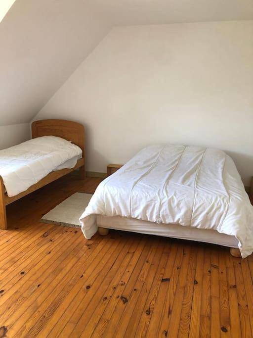 Location de vacances pour 5 personnes, avec vue ainsi que terrasse et jardin à Pléguien - 3