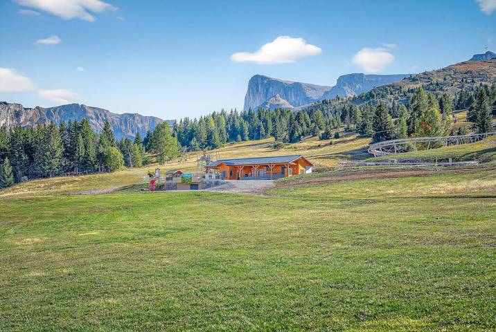 Entire studio, Studio "Le 27" with Mountain View, Balcony & Wi-Fi – Sleeps 4, 2 Extra for an Additional Fee in Saint-Étienne-en-Dévoluy, Le Dévoluy