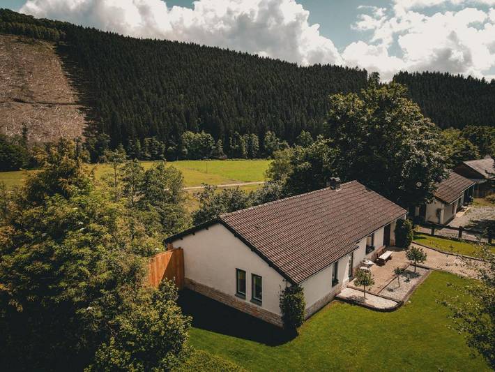 Location de vacances pour 6 personnes, avec sauna et jardin ainsi que vue et piscine à Burg-Reuland - 4