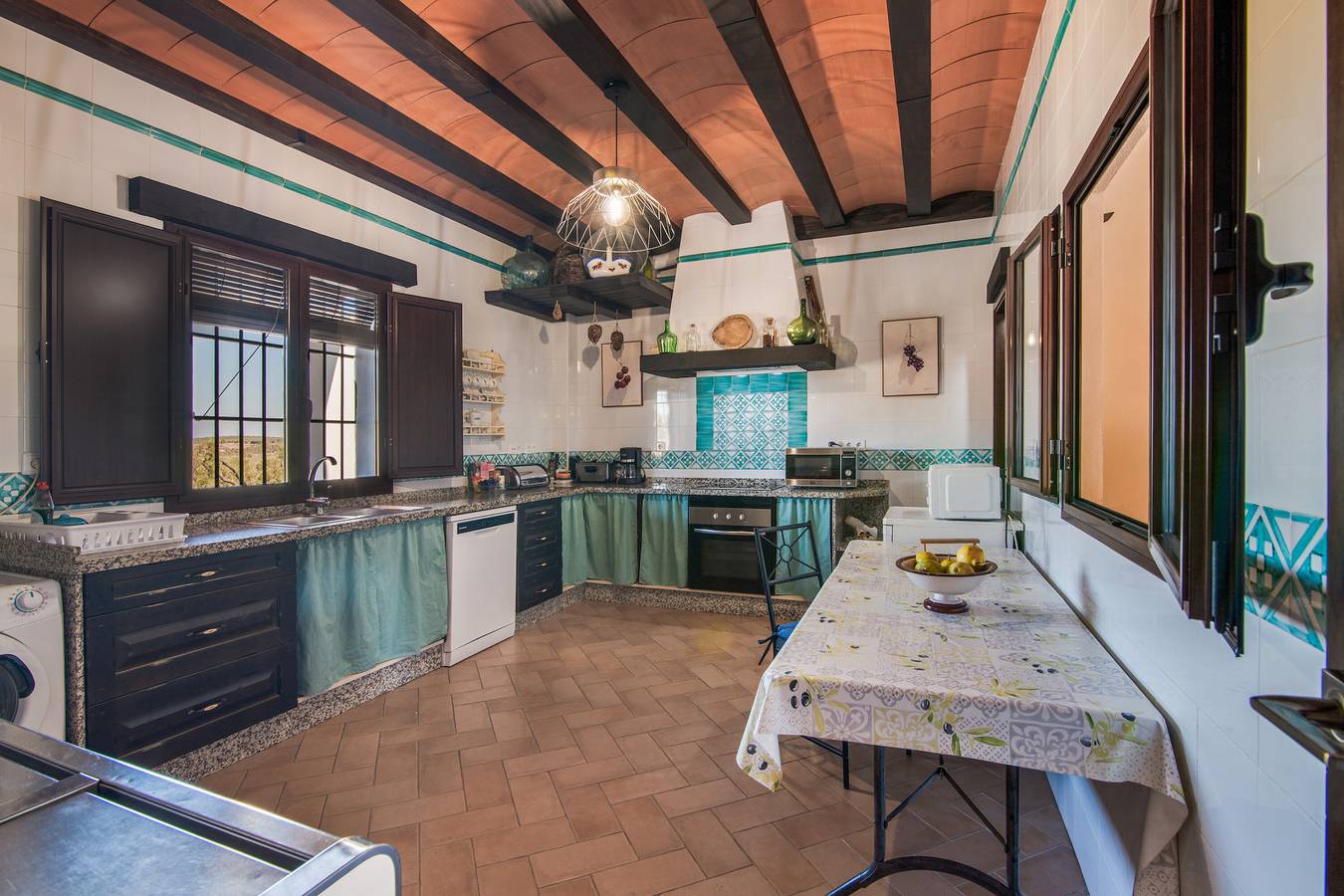 Finca 'Las Alberquillas' mit privater Terrasse, Wi-Fi und Klimaanlage in Beas, Huelva Provinz