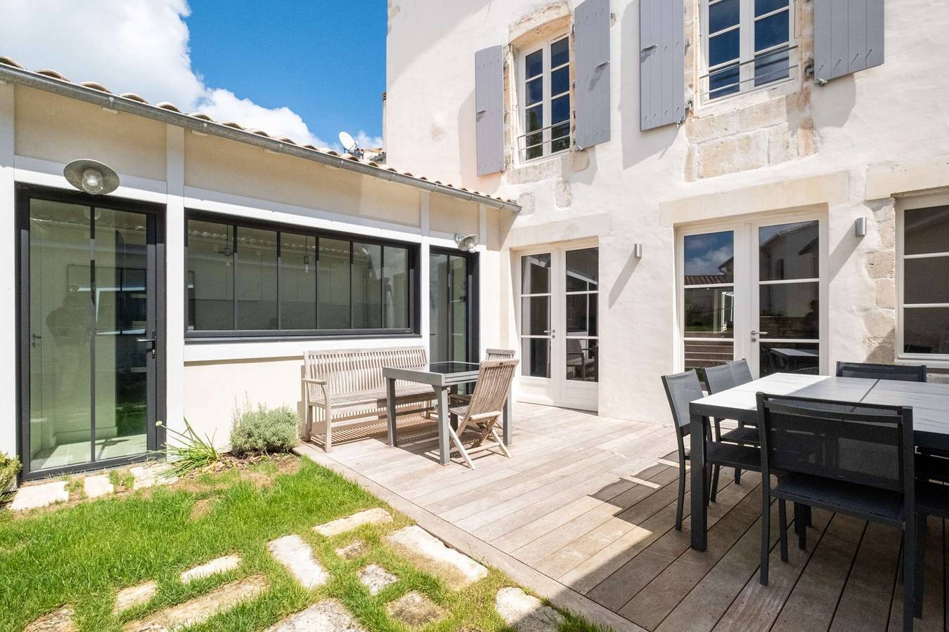 Villa Ornéa, an address in the heart of Saint-Martin-de-Ré, where Île de Ré elegance meets peace, tranquility, and the a in Saint-Martin-de-Ré, Ile de Re