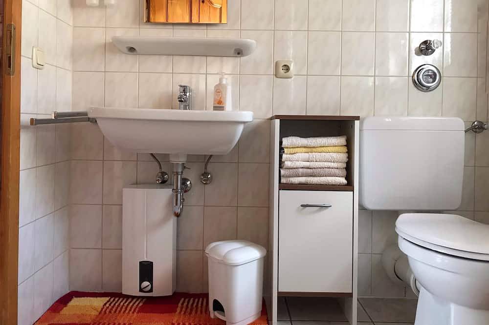 Ganze Wohnung, Geräumige Ferienwohnung mit separatem Eingang und wunderschönem Ausblick in Mechernich, Naturpark Hohes Venn-Eifel