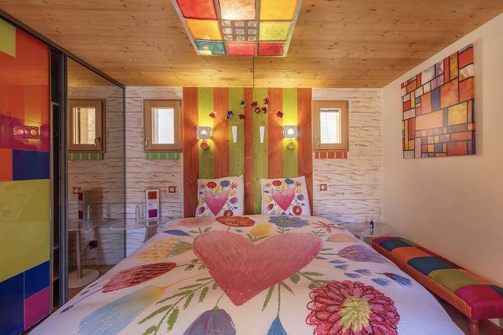 Location de vacances pour 4 personnes, avec jardin ainsi que terrasse et jacuzzi à Curel