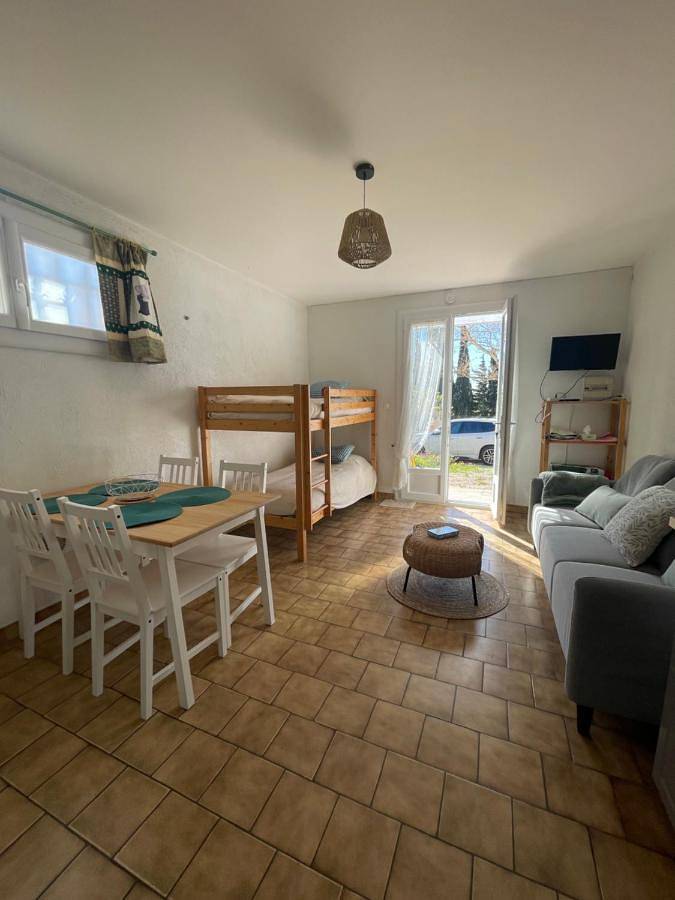 Gîte pour 4 personnes, avec vue ainsi que terrasse et jardin à Caves - 4