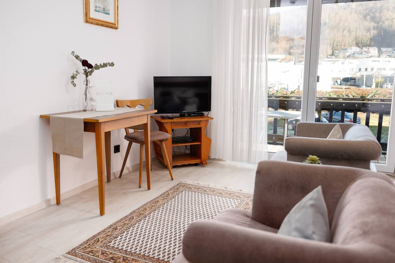 'Gästezimmer 1' mit Balkon und Wi-Fi in Bodman-Ludwigshafen, Obersee (Bodensee)