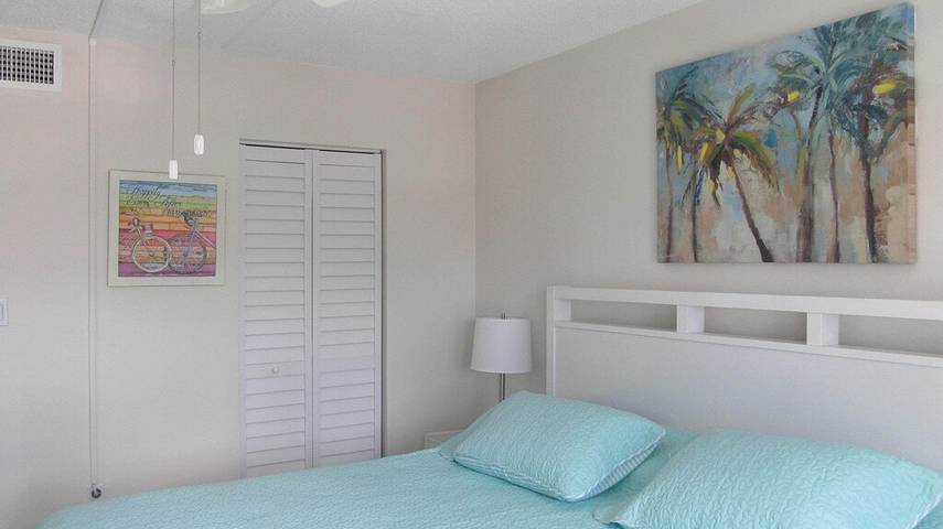 Vacation rental for 3 people, with balcony and pool in Dunedin