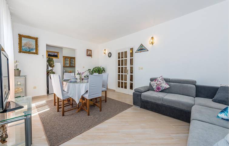 Ganze Ferienwohnung, Modernes Apartment mit 2 Schlafzimmern und Terrasse, 1,5 km vom Strand entfernt in Brodarica, Šibenik-Knin