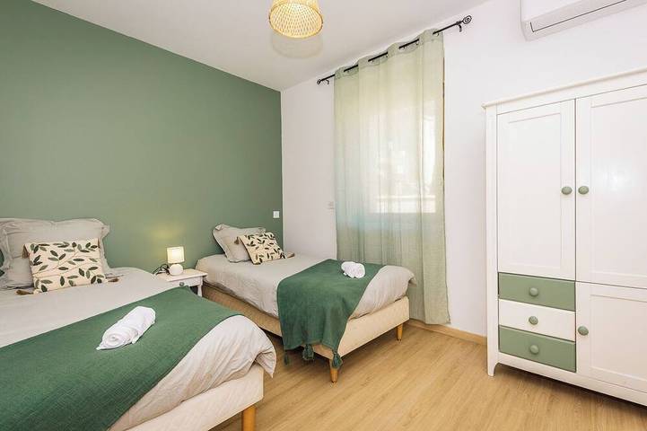 Location de vacances pour 8 personnes, avec jardin et terrasse à Montgesty - 4