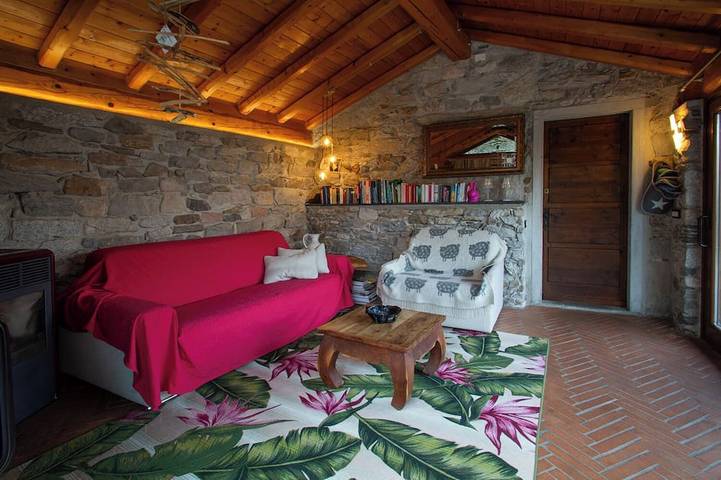 Bellissimo rusticoa 7 km dal Lago d'Orta con esclusivo Hot Tube a legna in Omegna, Alpi Pennine